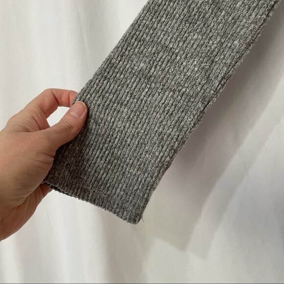 Piper & Taylor Grey Pullover High Low Sweater Womens M Preppy Crew Neck Marled - Picture 4 of 7